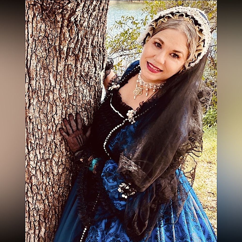 Renaissance Dress, Medival Outfit, Victorian Anne Boleyn View 3